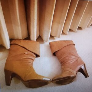 Women's Mid-Calf Mocha-Carmel Zodiac Heeled Boots (Sz 8) Excel Cond. Gent.Used